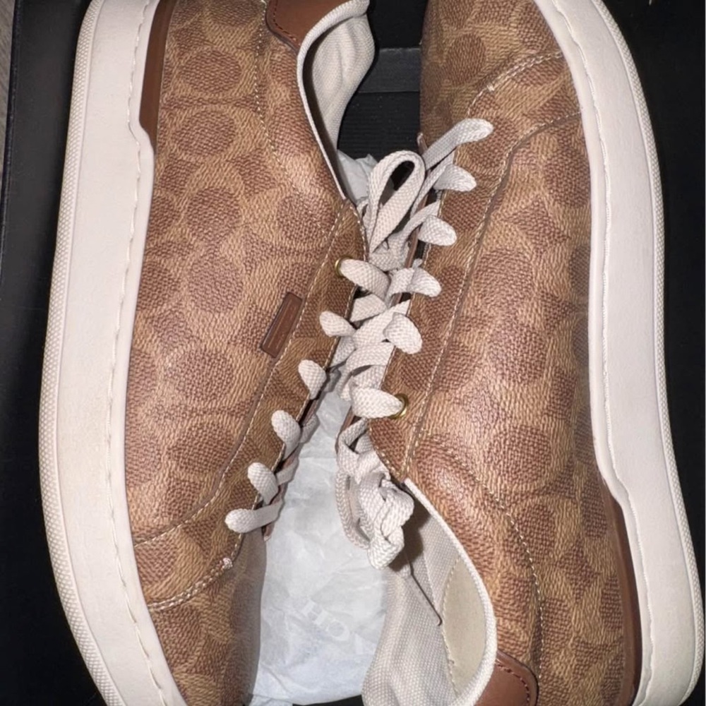 Classy and cute women’s Coach sneakers